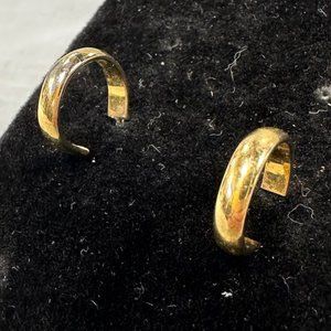 5/$5 Vintage small gold tone hoop earrings